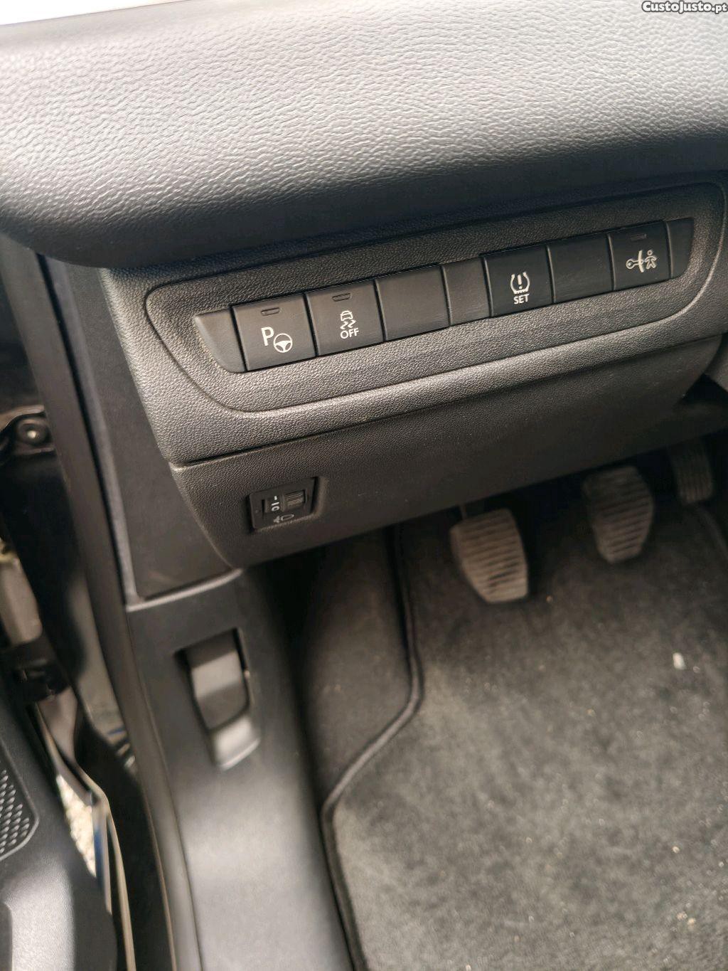 Peugeot 208 1.2 Allure — fotografia 6