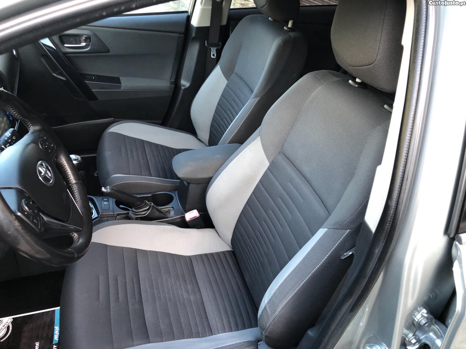 Toyota Auris D/4D — fotografia 4