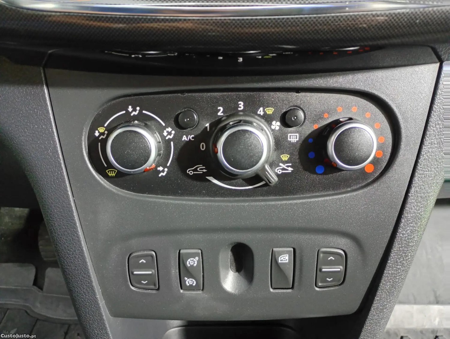 Dacia Logan 0.9 TCe Comfort Bi-Fuel — fotografia 8