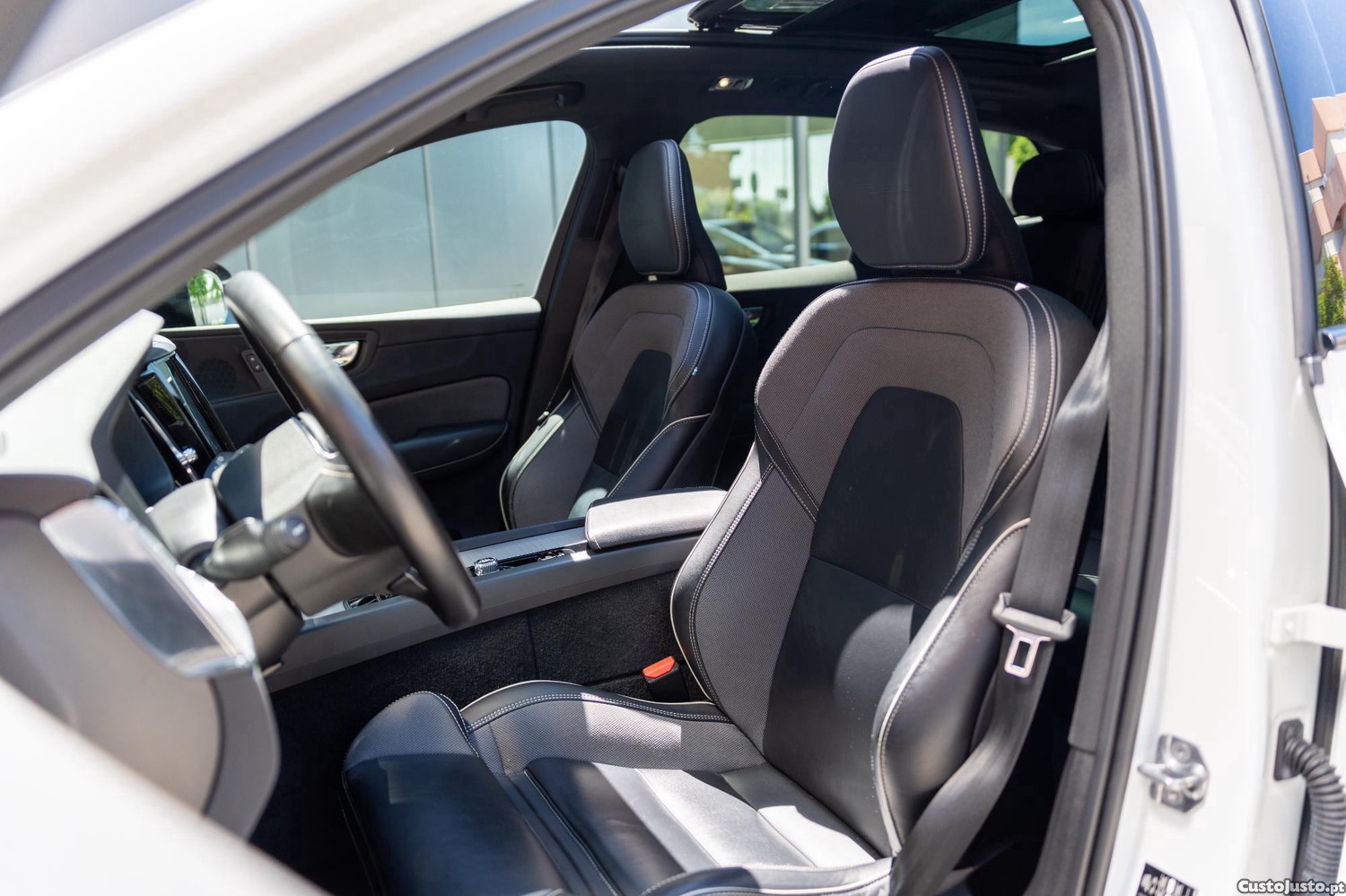 Volvo XC 60 R-Design T8 twin engine — fotografia 8