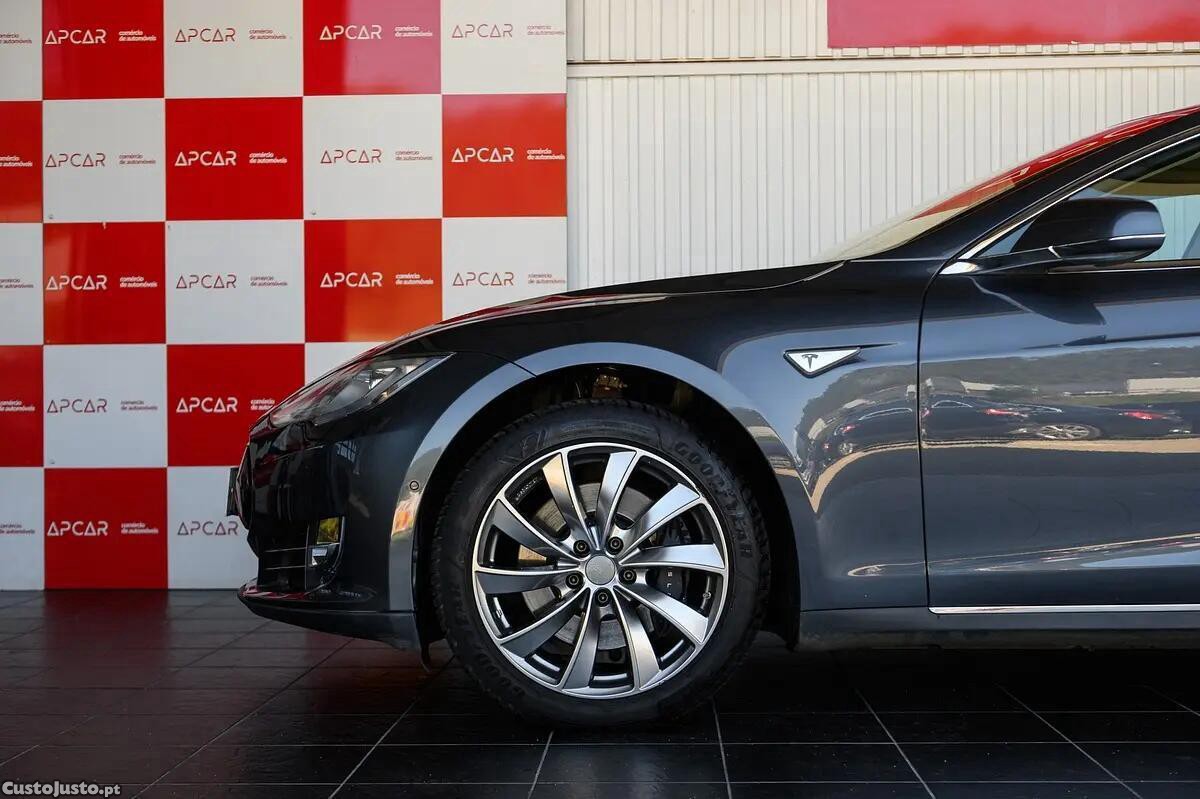 Tesla Model S 85 Standard RWD — fotografia 18