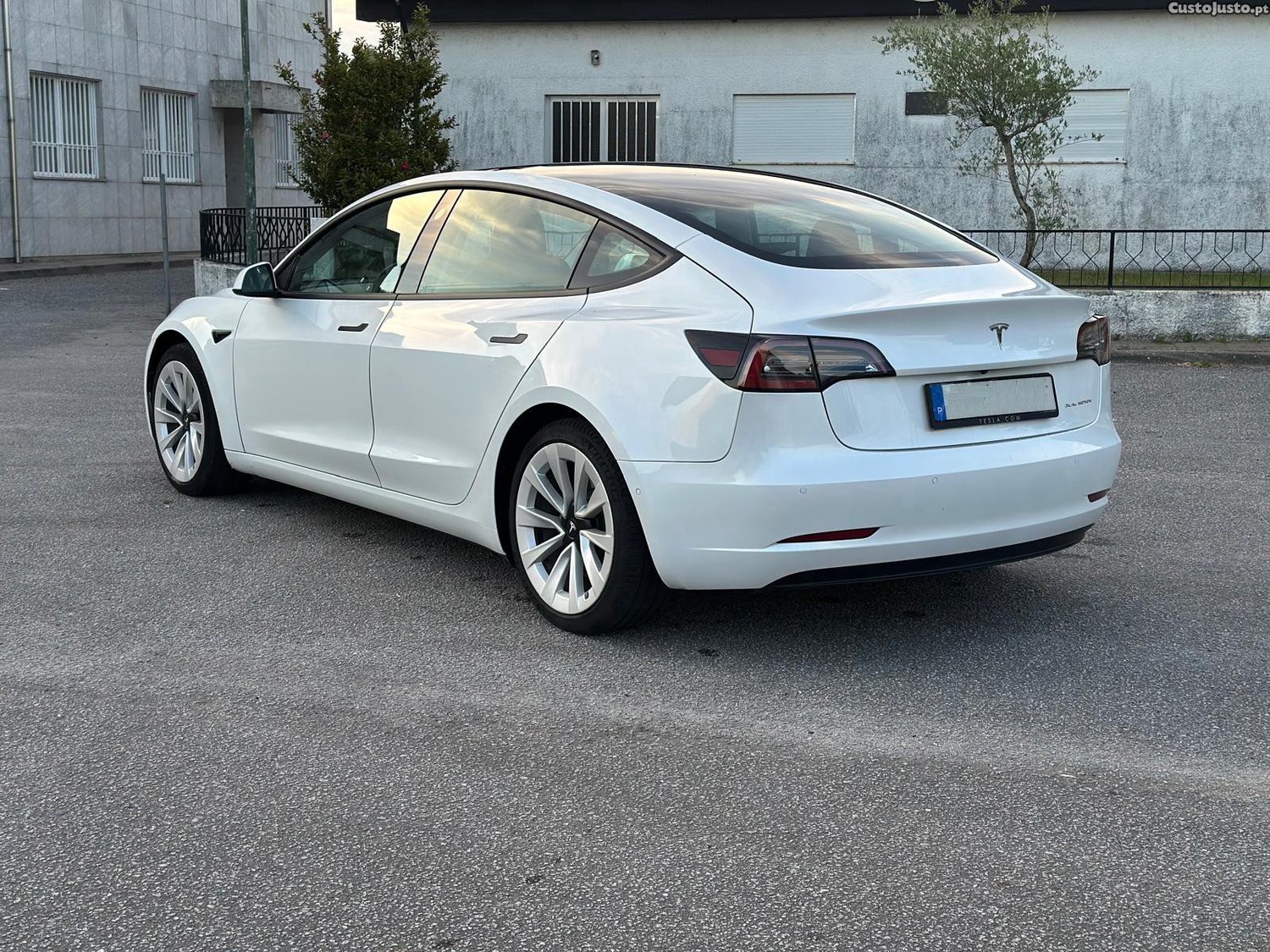 Tesla Model 3 Long Range Dual Motor — fotografia 2