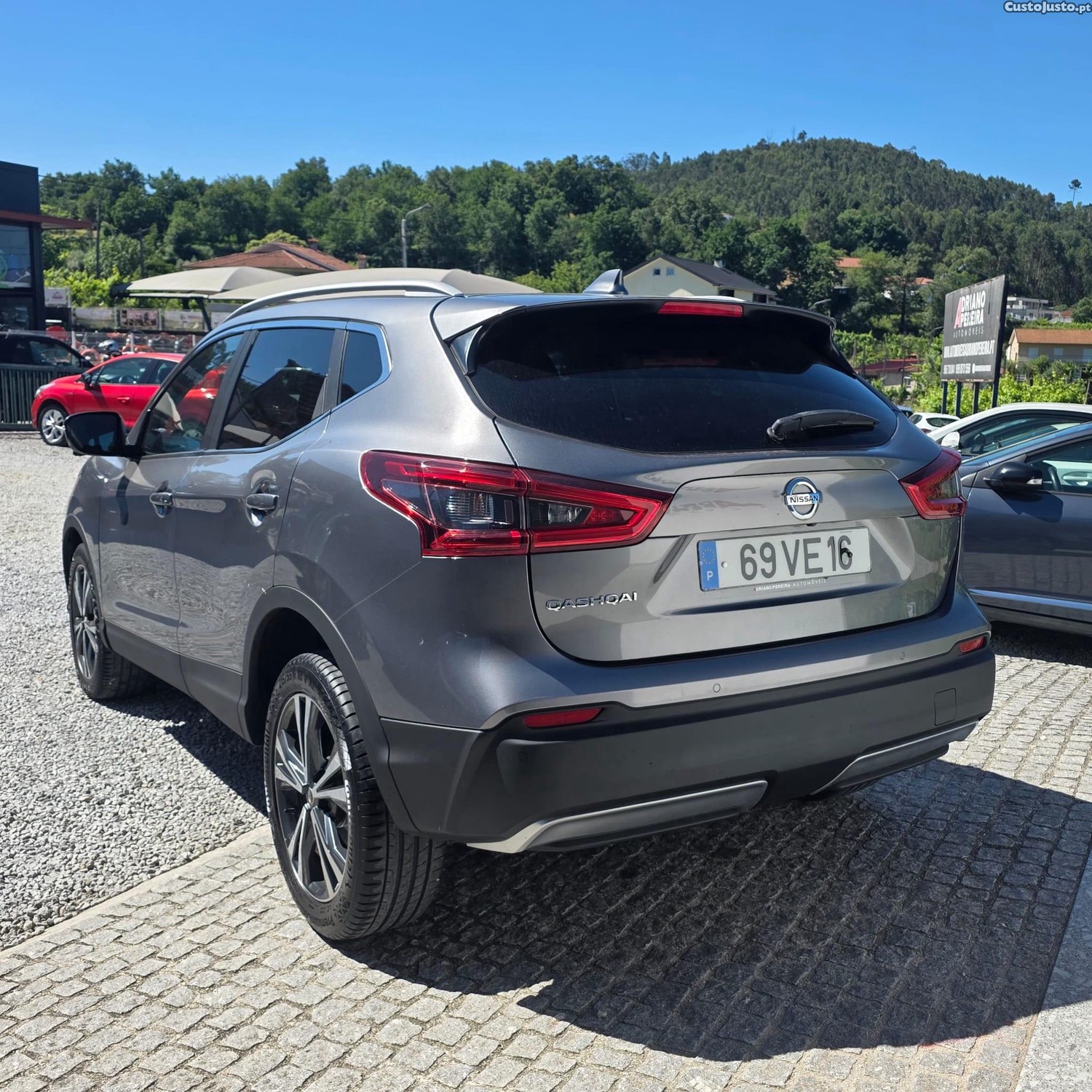 Nissan Qashqai 1.6 dCi N-Connecta Led Xtronic — photo 3