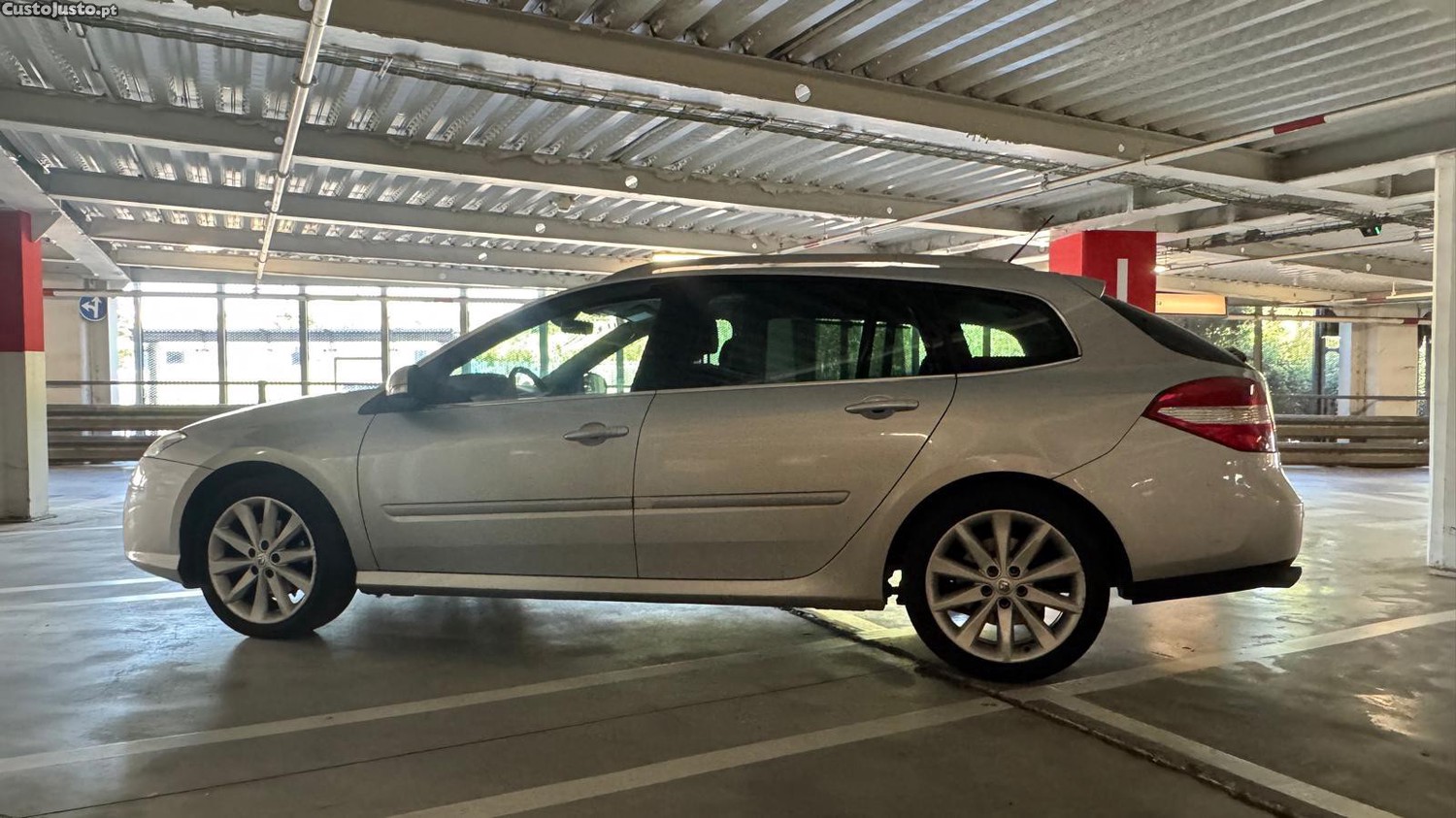 Renault Laguna 2.0DCI — fotografia 5