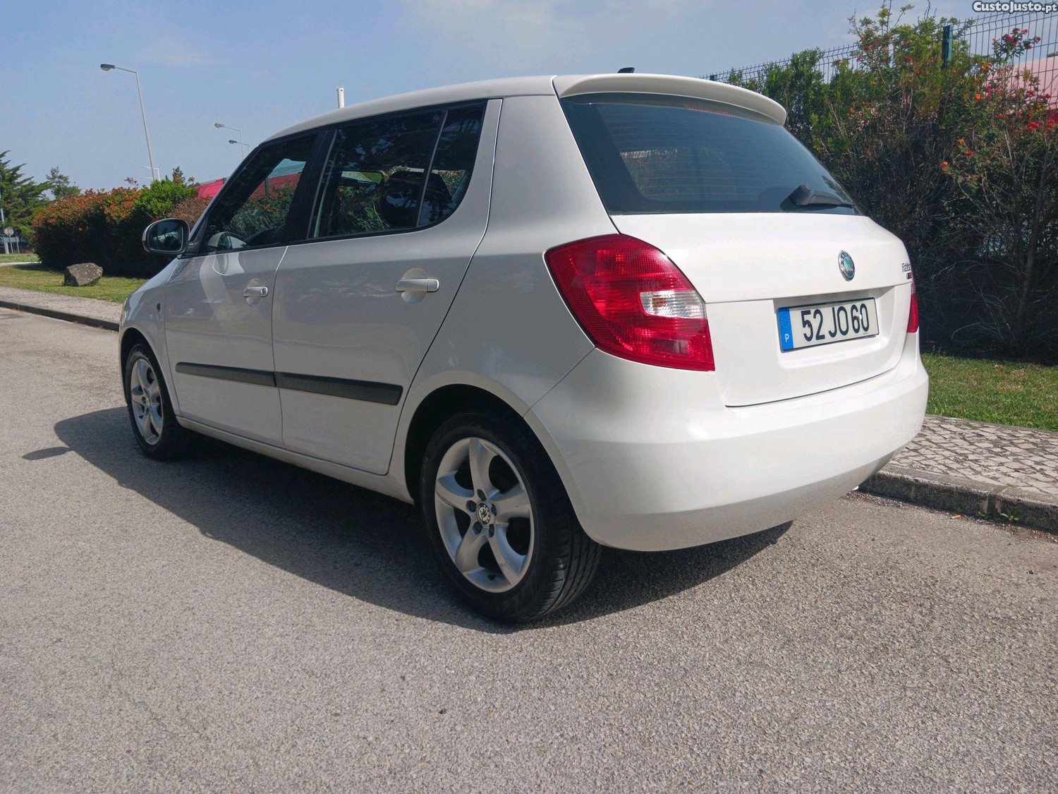 Skoda Fabia 1.6 Tdi 105cv — fotografia 6
