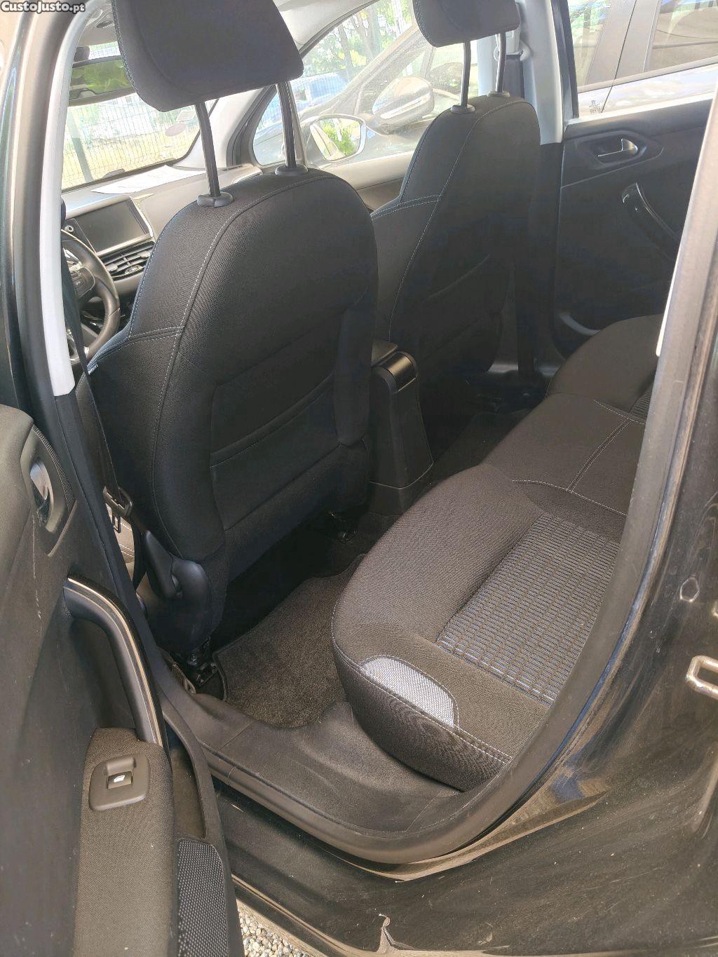 Peugeot 208 1.2 Allure — fotografia 5