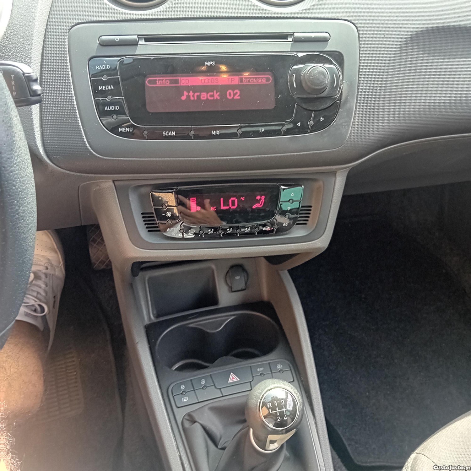 SEAT Ibiza 1.2 Style gasolina 2011 — fotografia 3