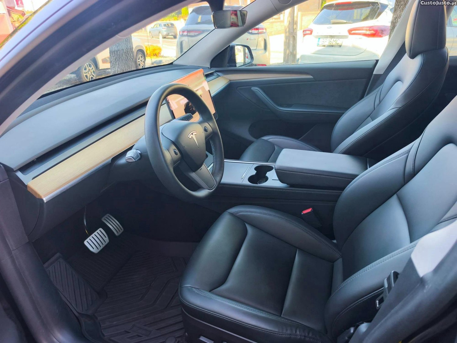 Tesla Model Y Dual Motor Long Range Performance — fotografia 6
