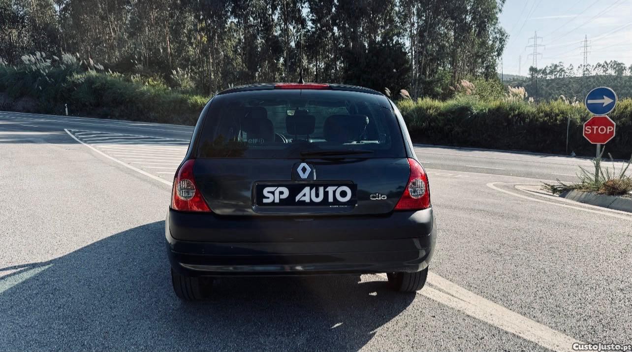 Renault Clio 1.4 Confort - 04 foto 2