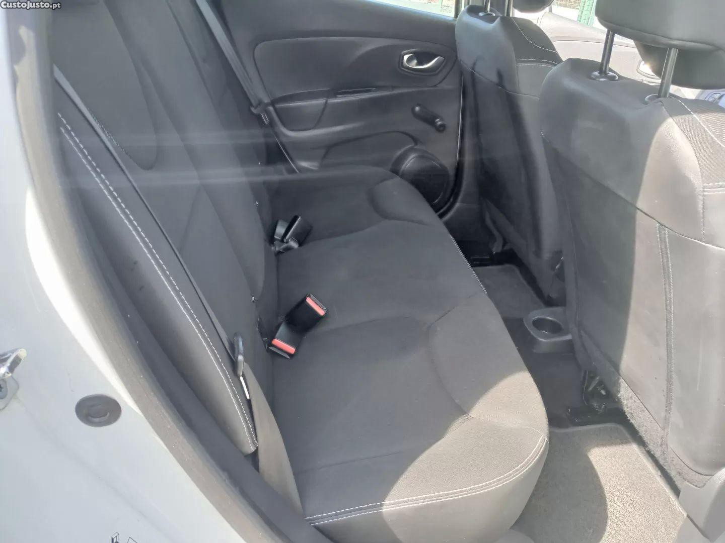Renault Clio 1.5 dci confort — fotografia 6