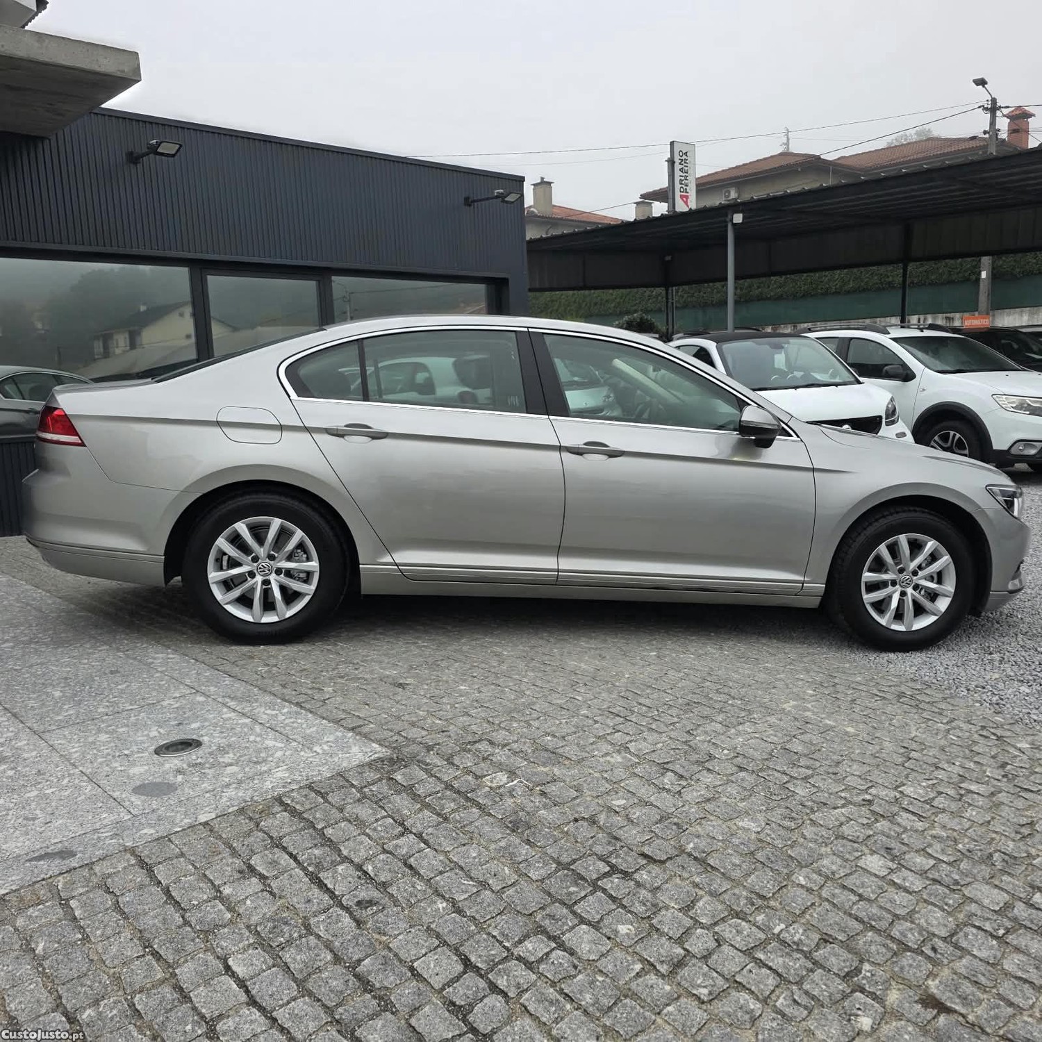 Volkswagen Passat 2.0 TDi Confortline — fotografia 14