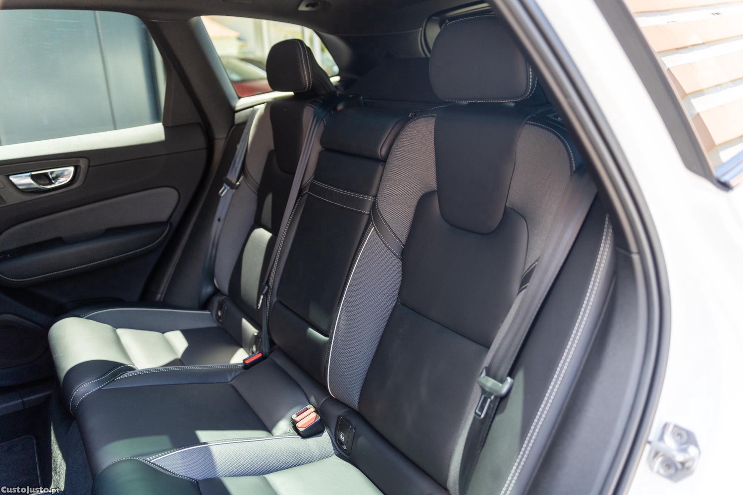 Volvo XC 60 R-Design T8 twin engine — fotografia 5