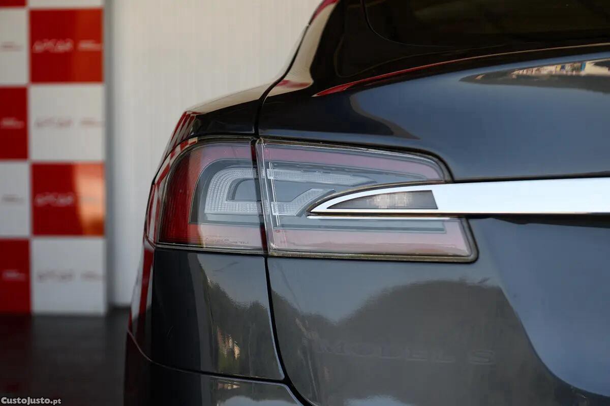 Tesla Model S 85 Standard RWD — fotografia 16