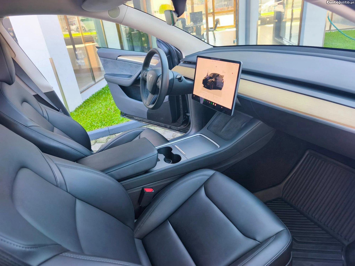 Tesla Model Y Dual Motor Long Range Performance — fotografia 5
