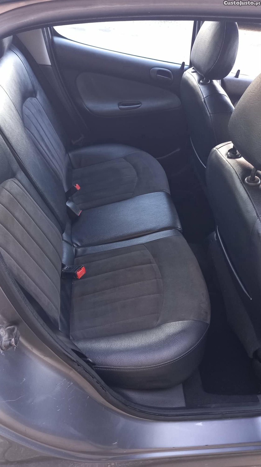 Peugeot 206 2.0 HDI 90cv A/C 5lugares — photo 2