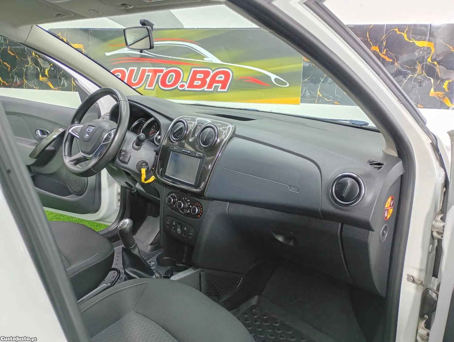 Dacia Logan 0.9 TCe Comfort Bi-Fuel — fotografia 4