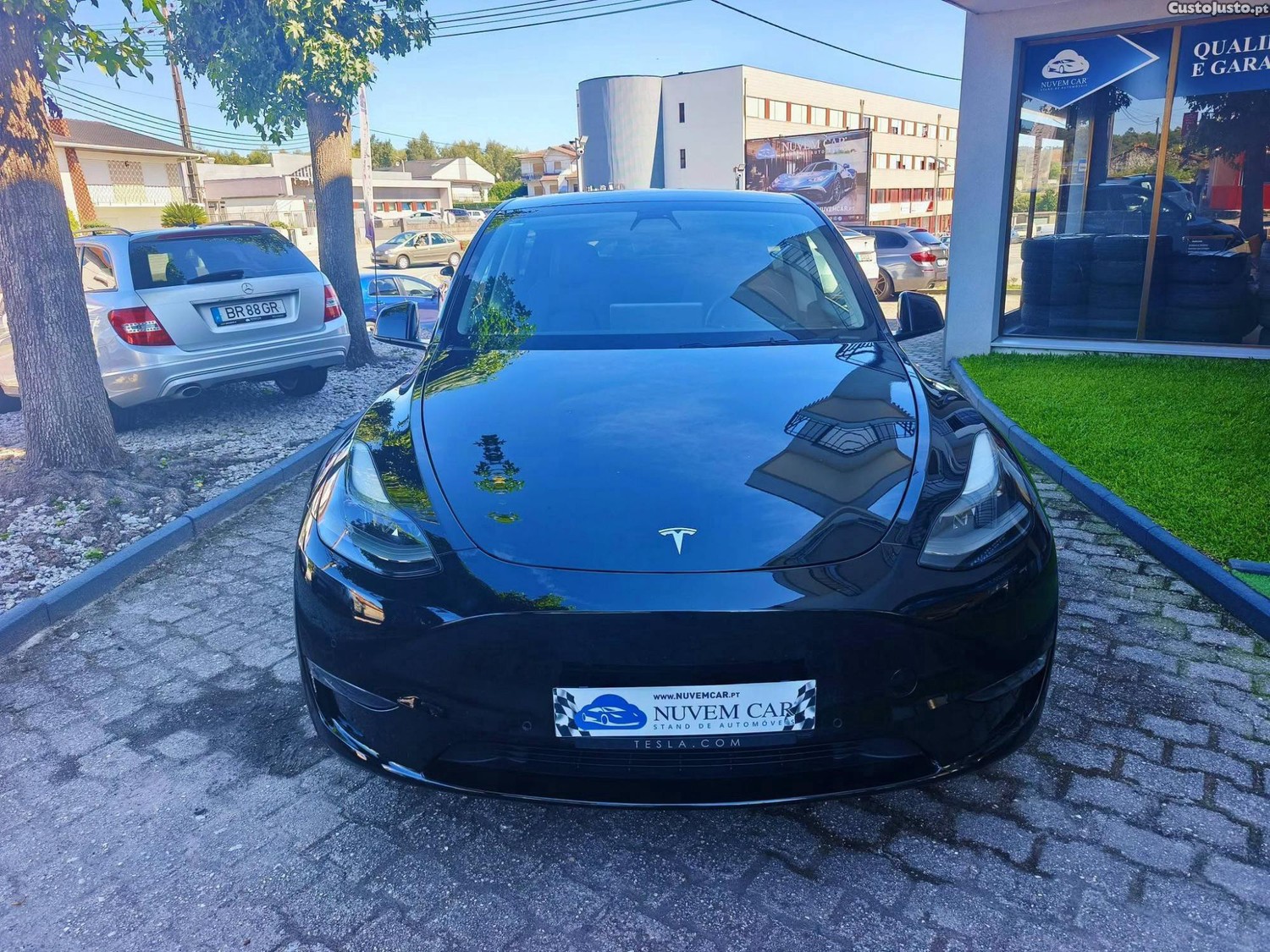 Tesla Model Y Dual Motor Long Range Performance — fotografia 11