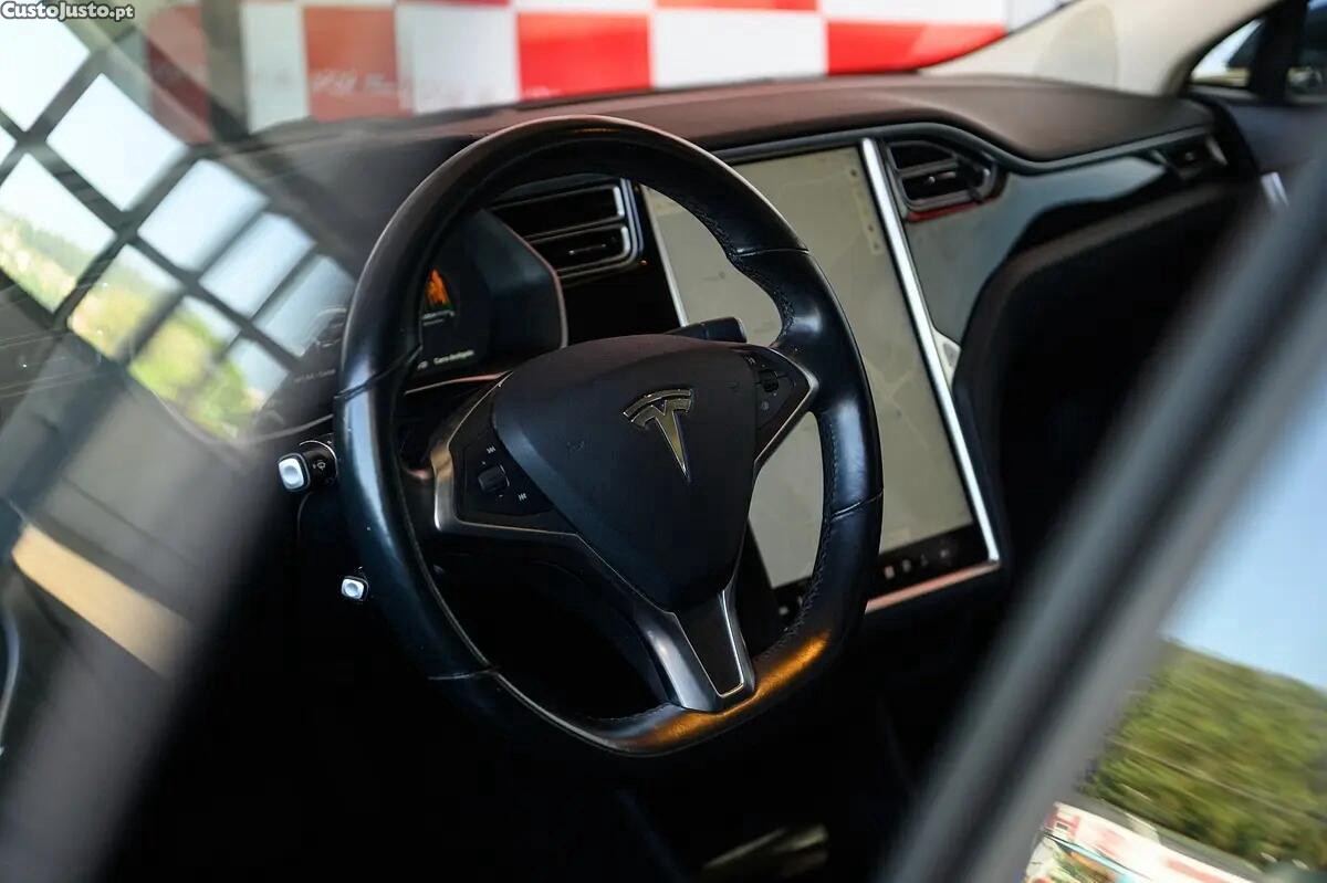 Tesla Model S 85 Standard RWD — fotografia 13