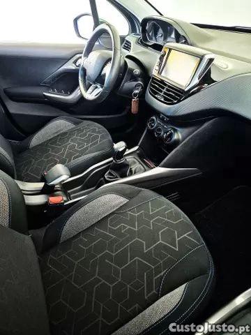 Peugeot 2008 1.2 active — fotografia 3