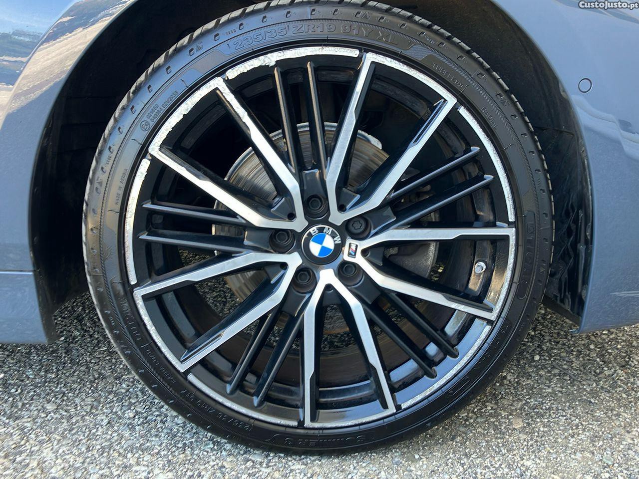 BMW 118 i Pack Desportivo M Auto — fotografia 4