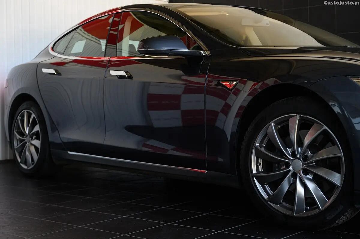 Tesla Model S 85 Standard RWD — fotografia 23