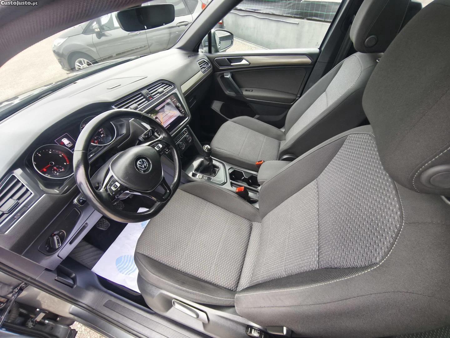 VW Tiguan Allspace 2.0 TDI Confortline - 7LUG. - 18 — photo 4