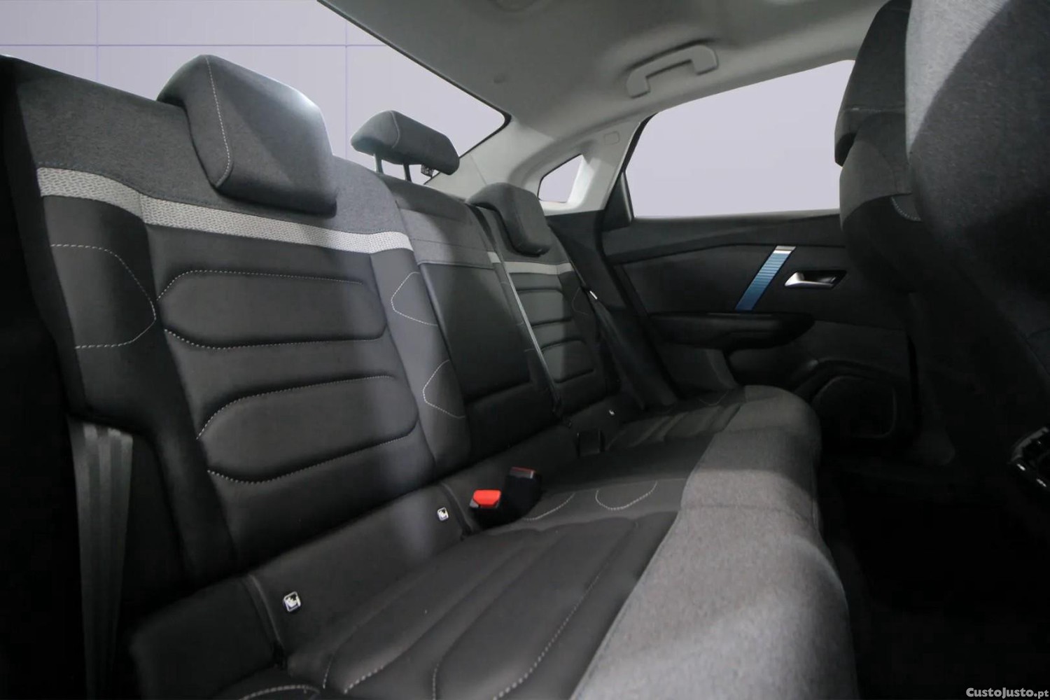 Citroën e-C4 50 kWh Shine — fotografia 3
