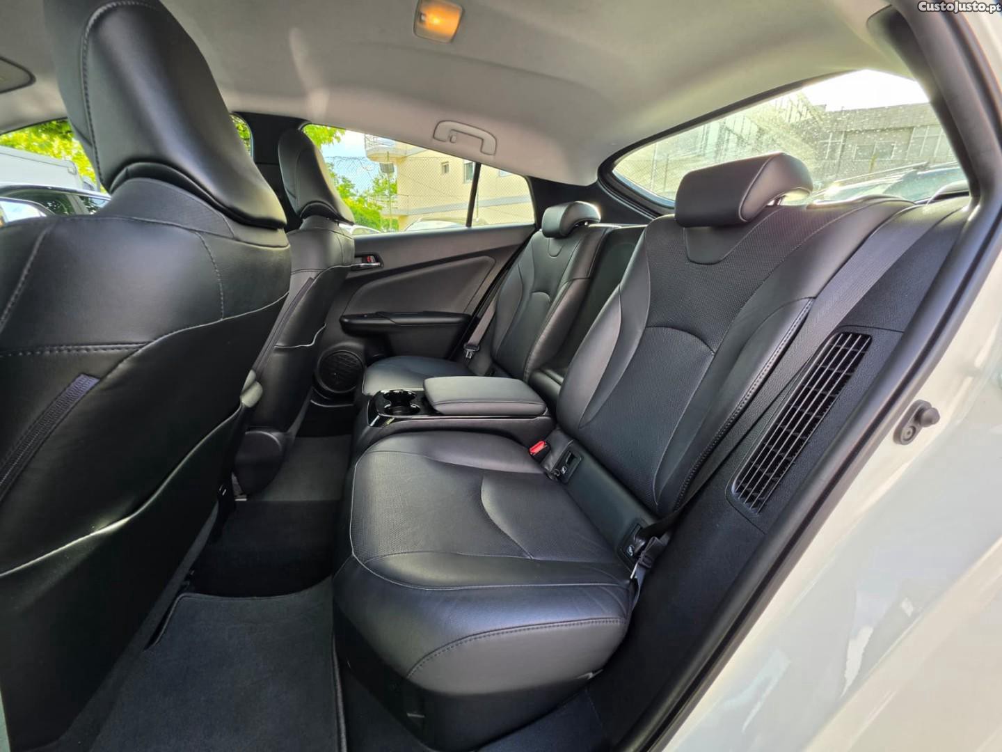 Toyota Prius 1.8 Plug-In Luxury Pele — fotografia 7