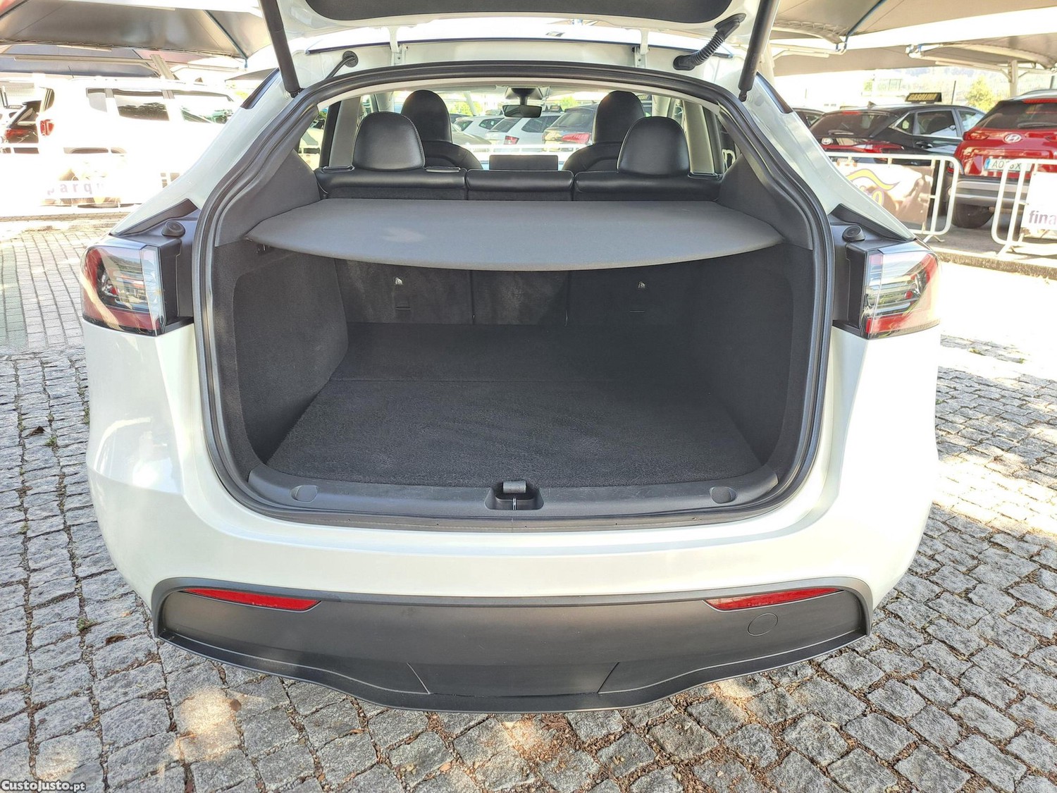 Tesla Model Y Performance Dual Motor — fotografia 12