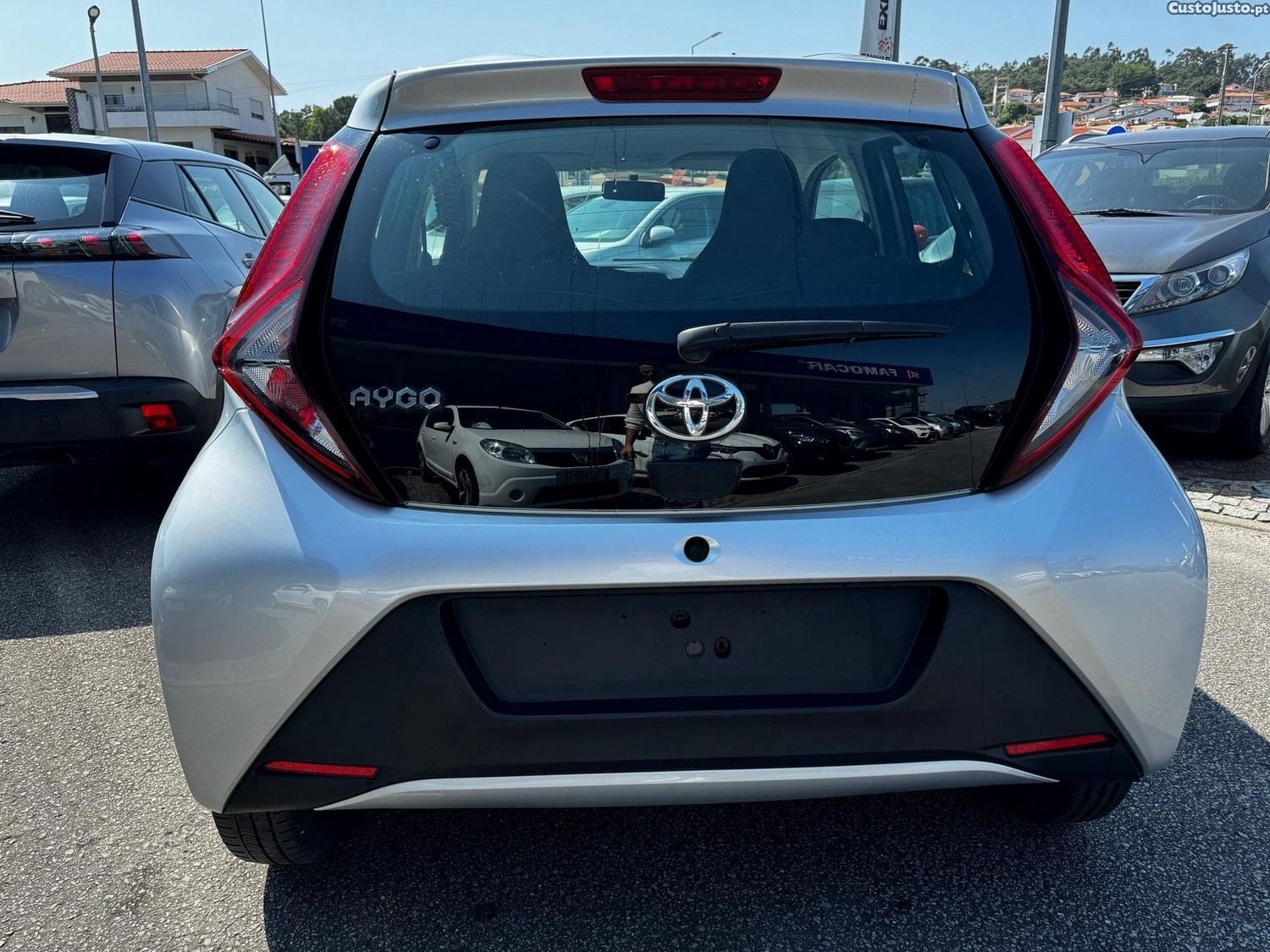 Toyota Aygo 1.0 X-Play+AC — fotografia 8