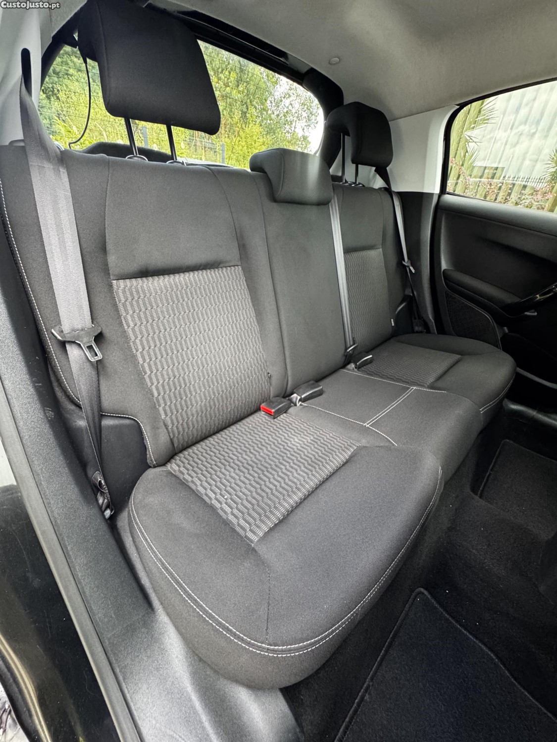 Peugeot 208 1.6 BlueHDI — fotografia 3