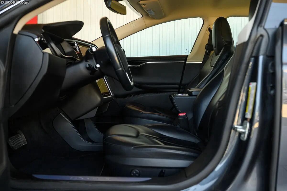 Tesla Model S 85 Standard RWD — fotografia 10