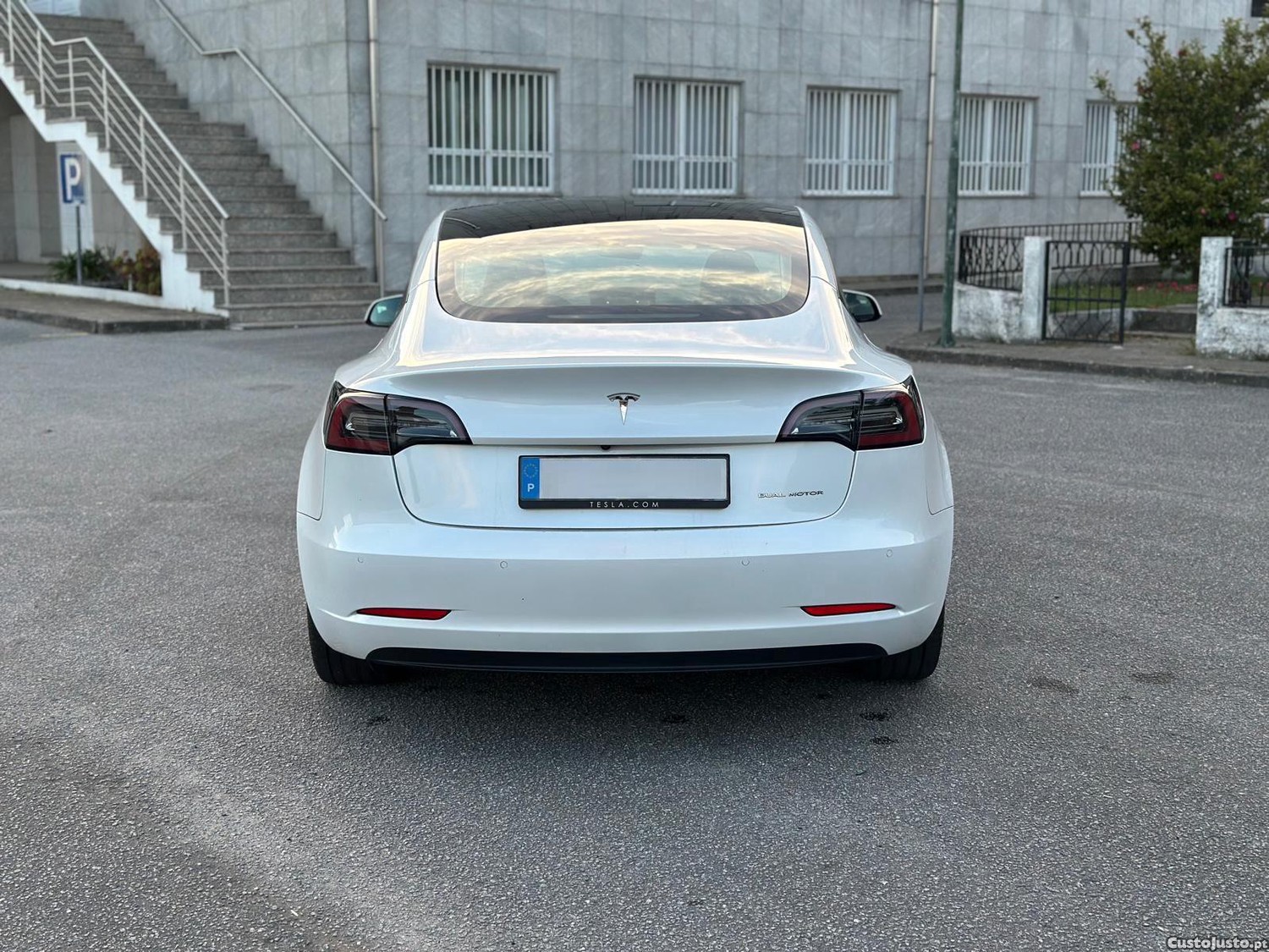 Tesla Model 3 Long Range Dual Motor — fotografia 10