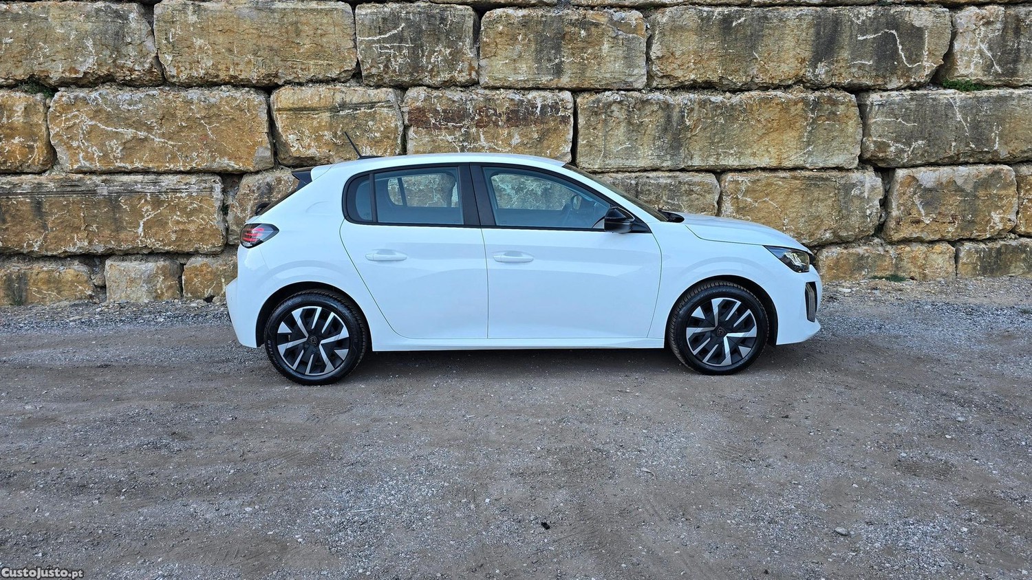 Peugeot 208 1.2 PureTech Active - 24 — photo 4