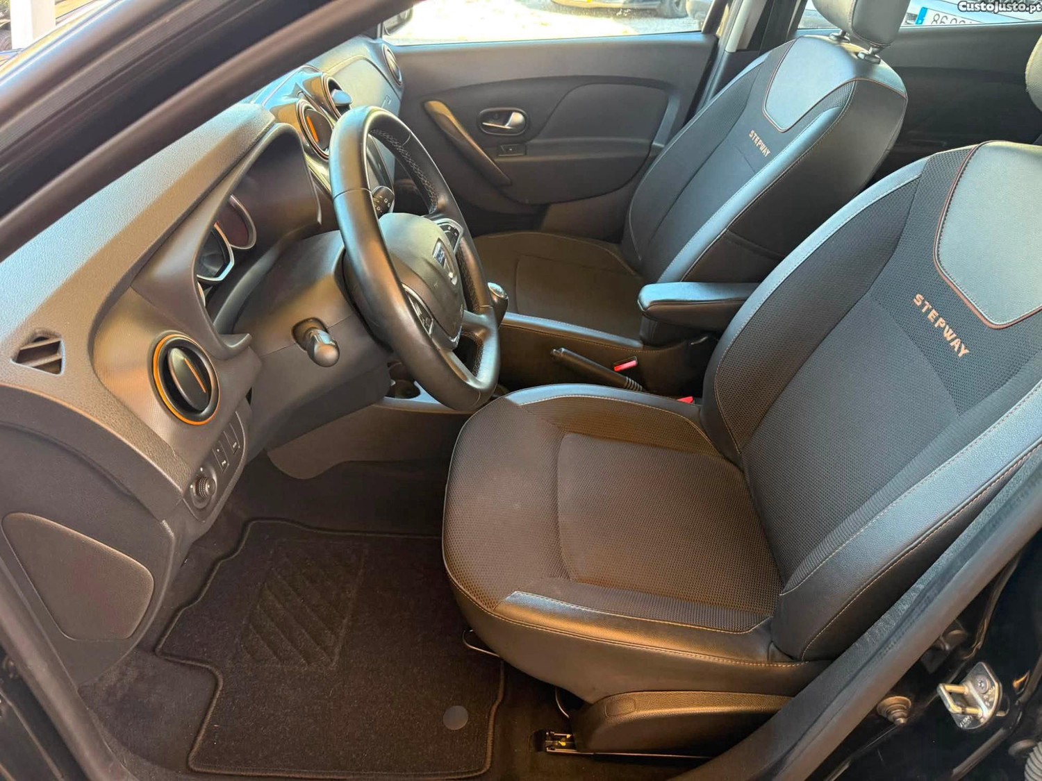 Dacia Sandero 1.5 Blue dCi Stepway — fotografia 4