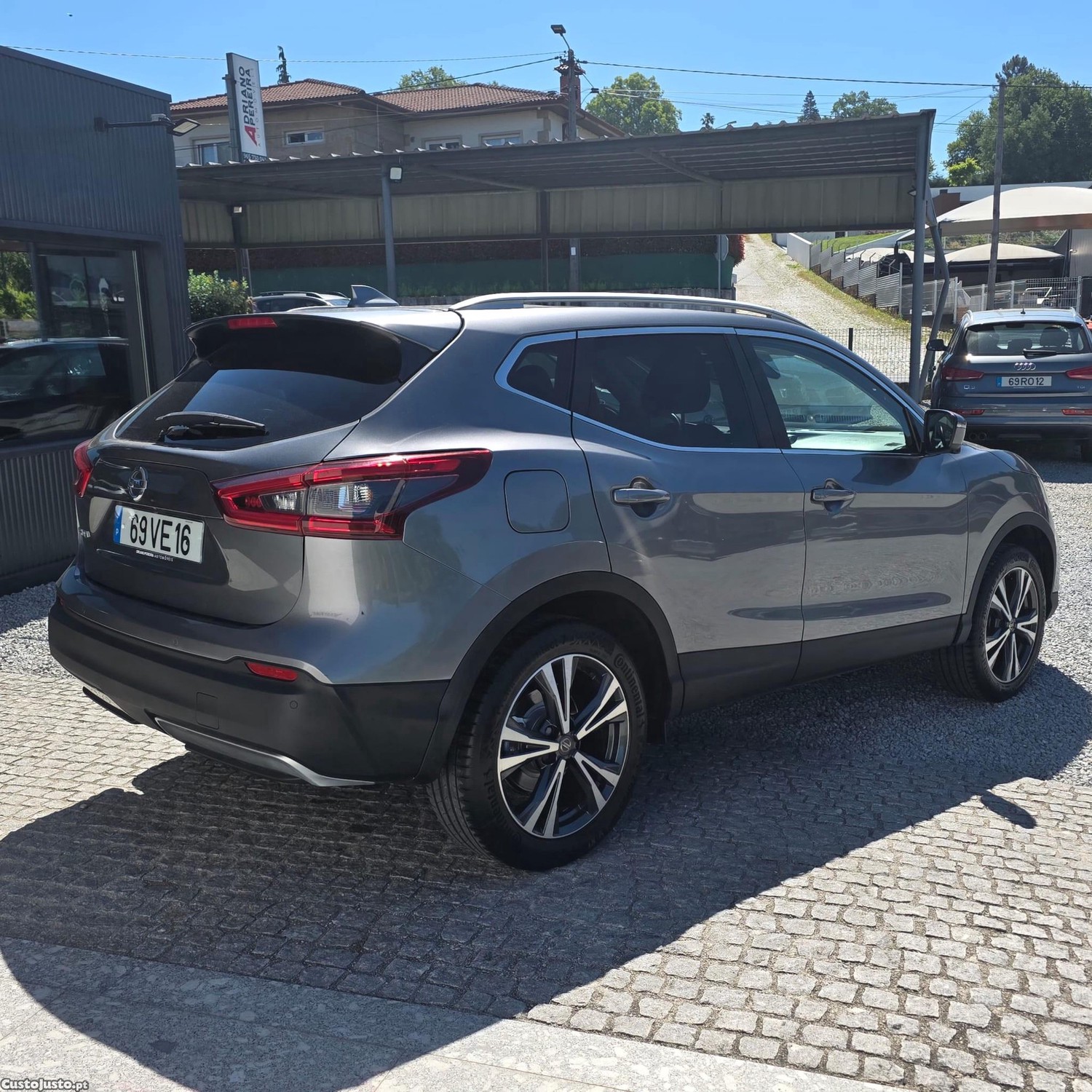 Nissan Qashqai 1.6 dCi N-Connecta Led Xtronic — photo 2
