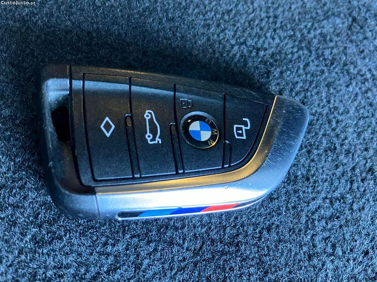 BMW 118 i Pack Desportivo M Auto — fotografia 3