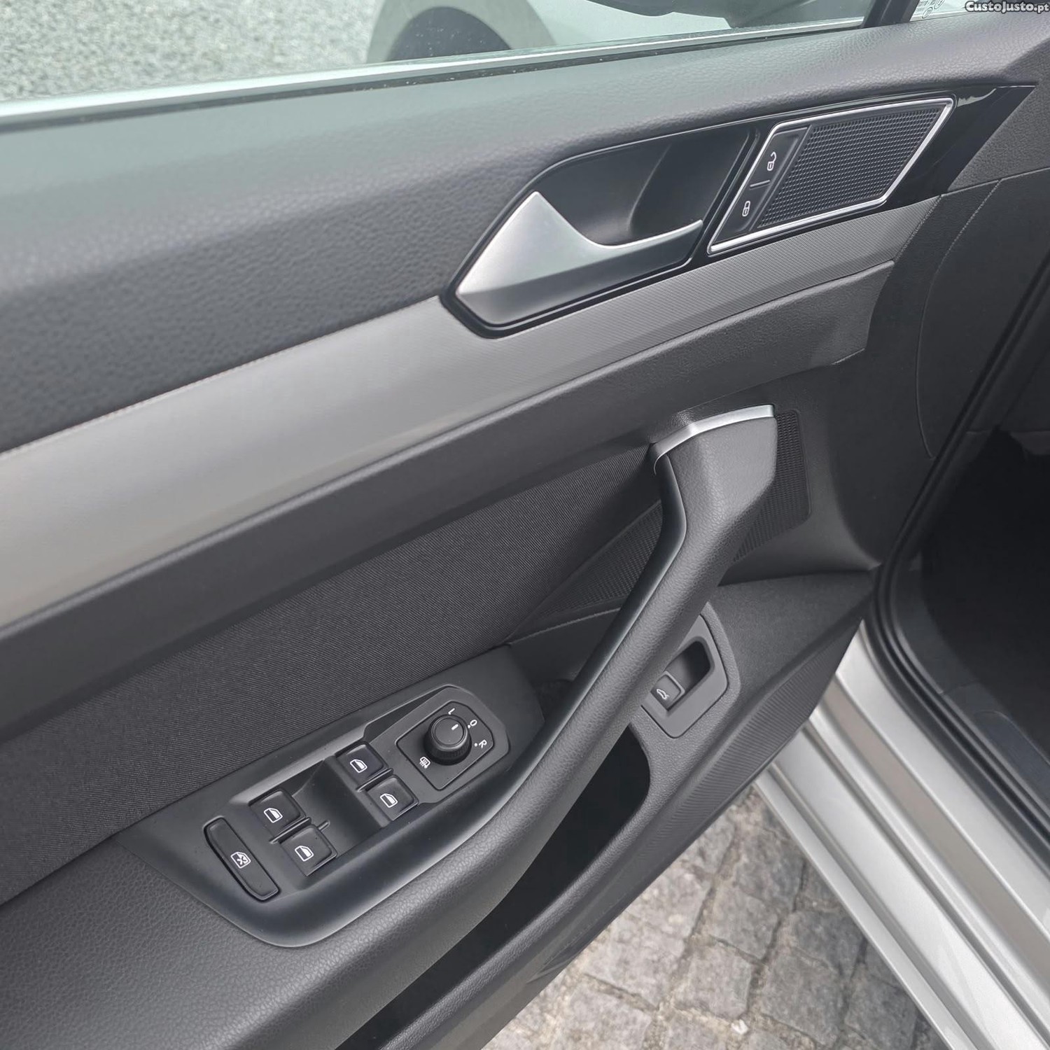 Volkswagen Passat 2.0 TDi Confortline — fotografia 9