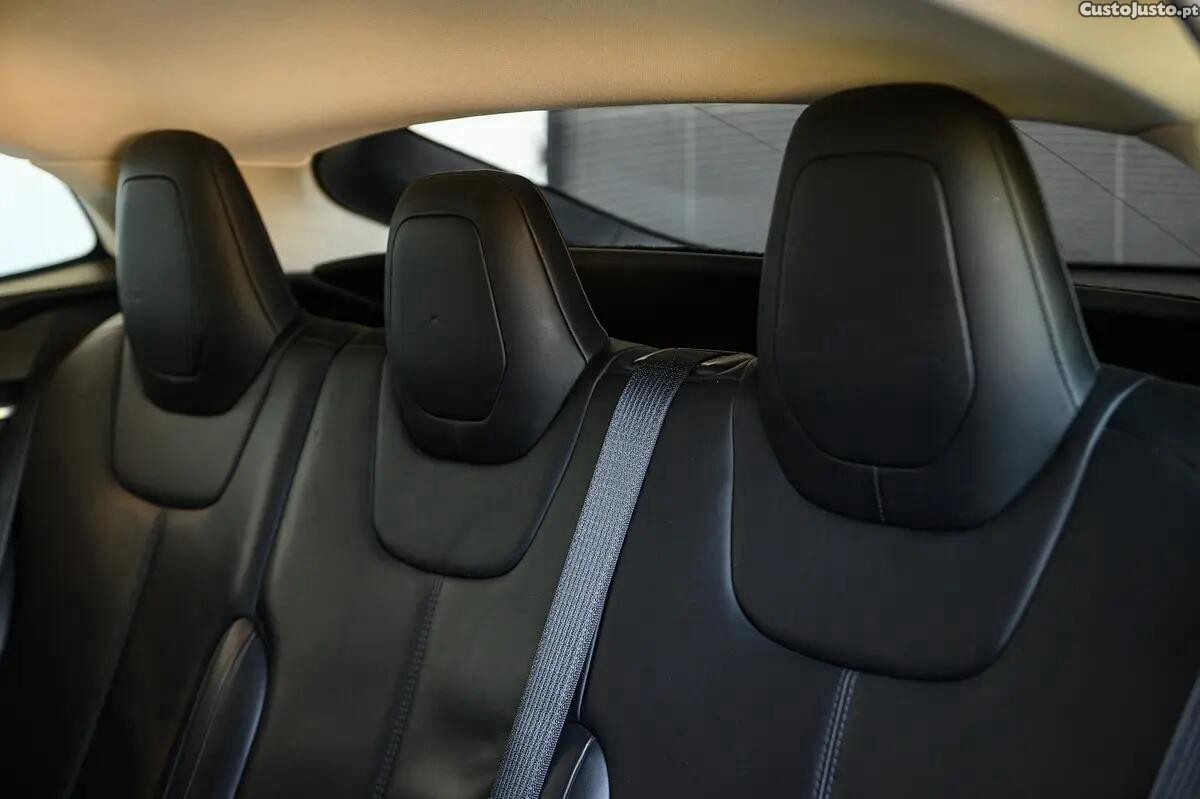 Tesla Model S 85 Standard RWD — fotografia 7