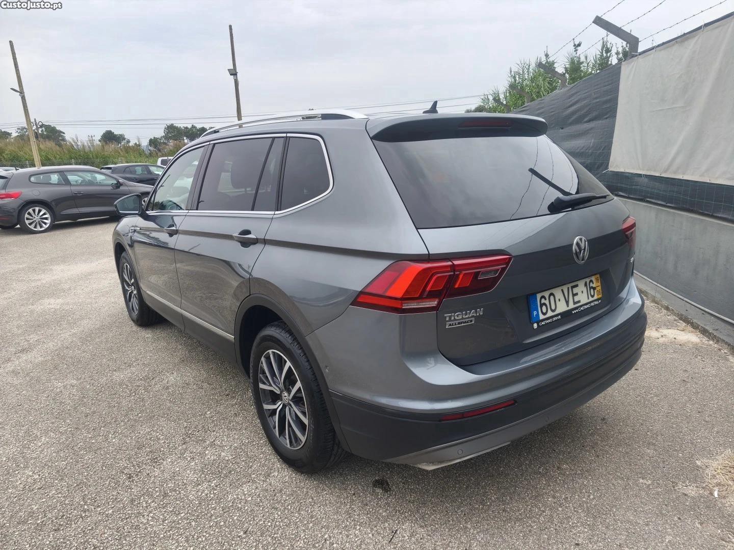 VW Tiguan Allspace 2.0 TDI Confortline - 7LUG. - 18 — photo 3