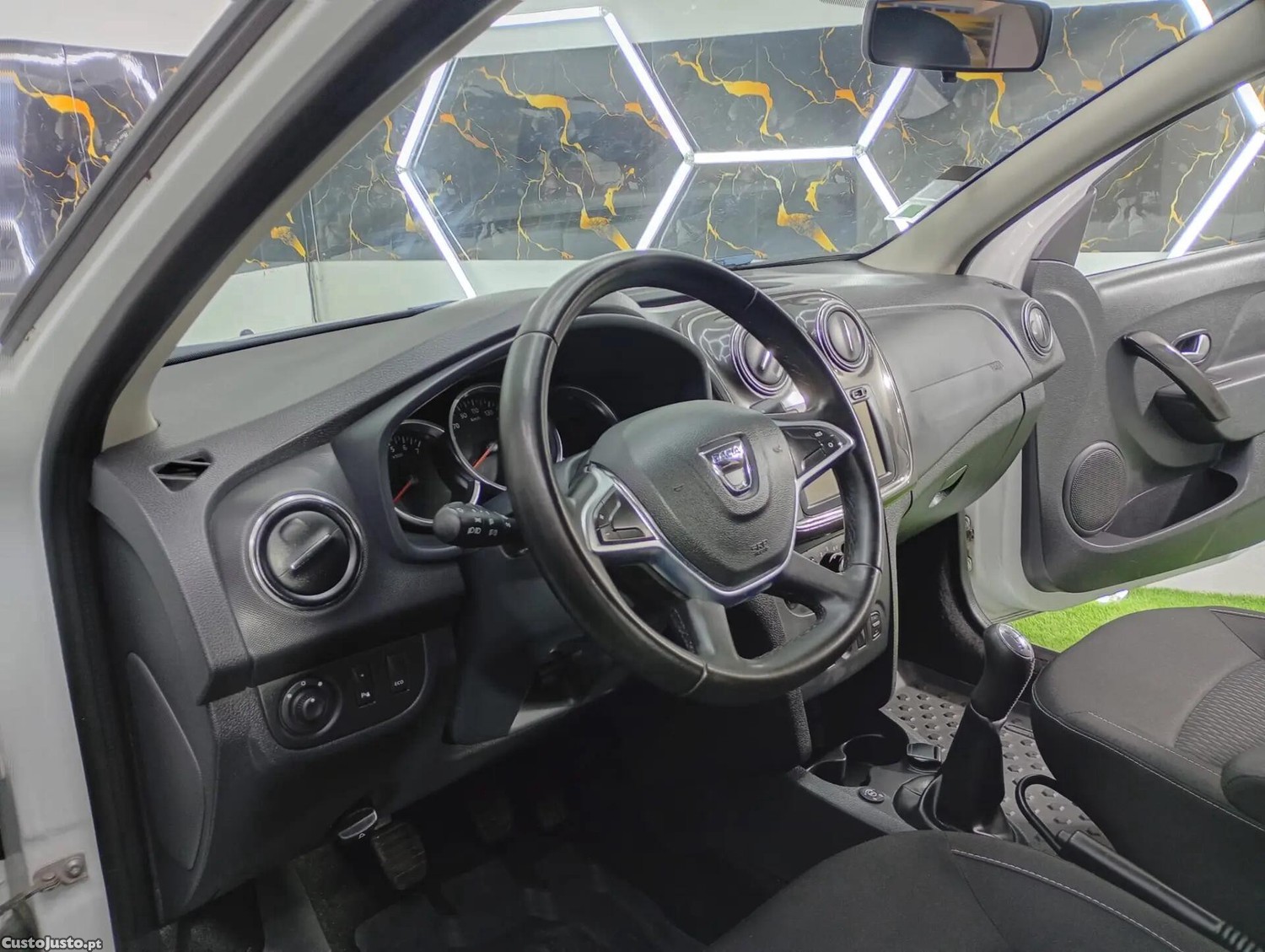 Dacia Logan 0.9 TCe Comfort Bi-Fuel — fotografia 17