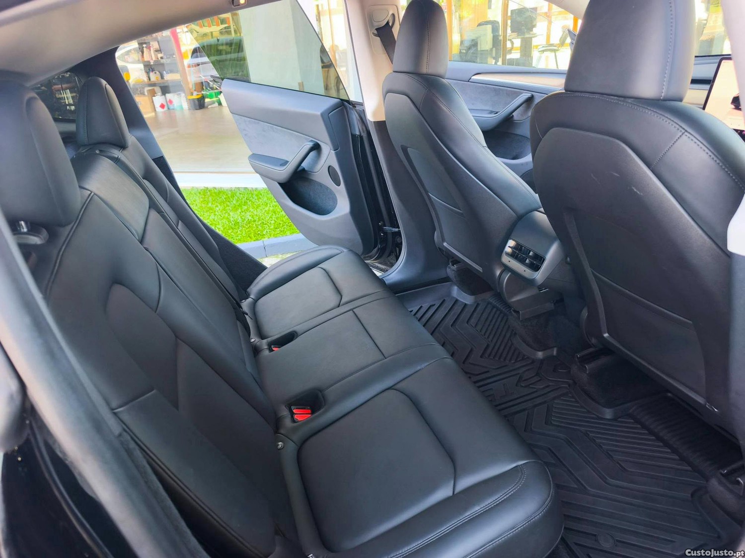 Tesla Model Y Dual Motor Long Range Performance — fotografia 4