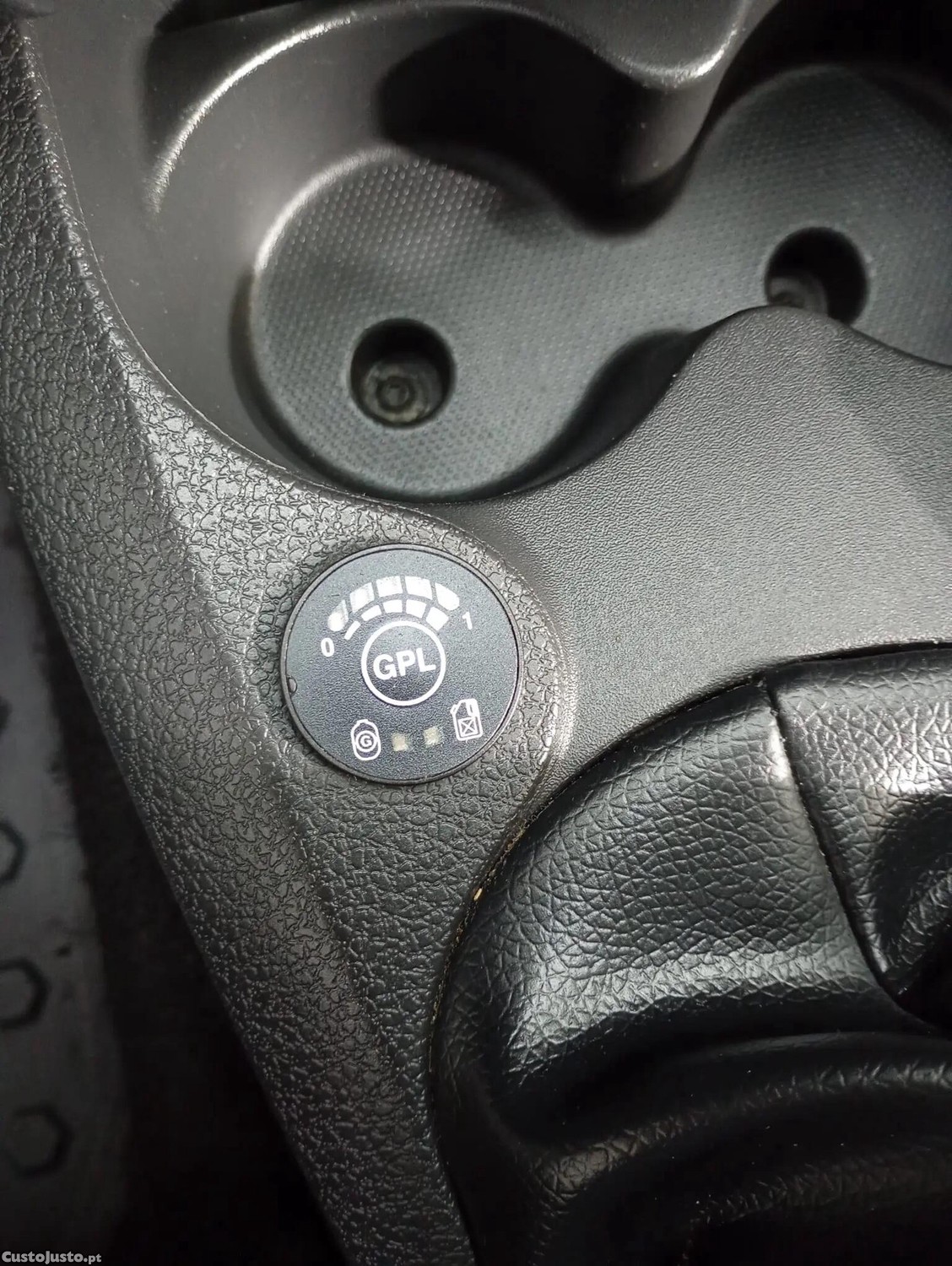 Dacia Logan 0.9 TCe Comfort Bi-Fuel — fotografia 9