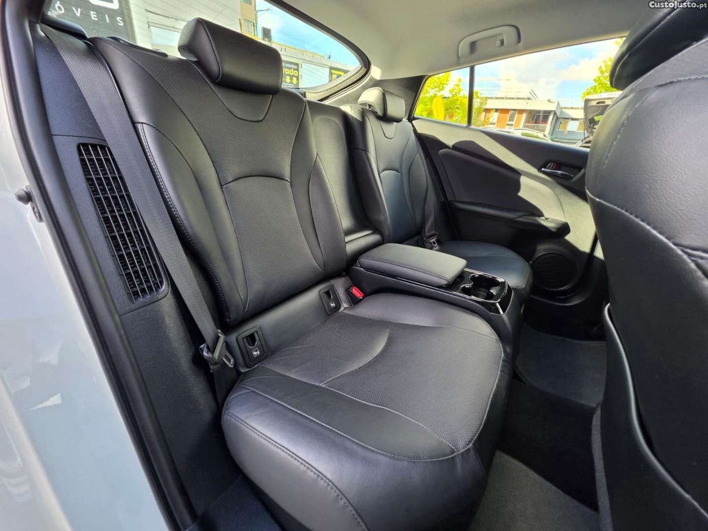 Toyota Prius 1.8 Plug-In Luxury Pele — fotografia 9
