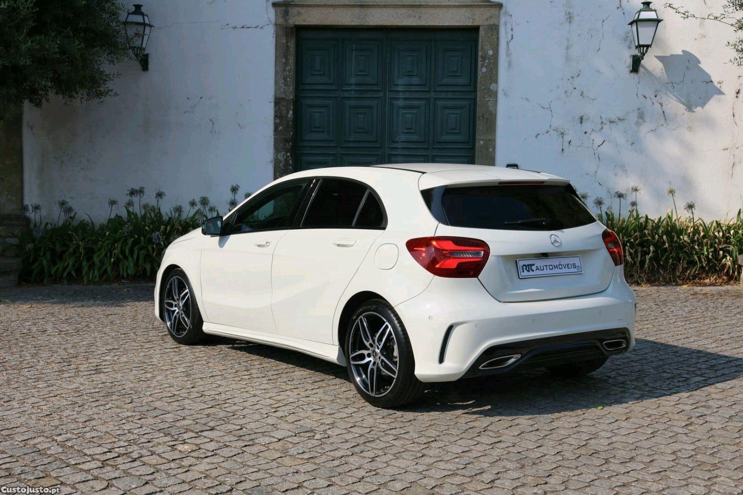 Mercedes-Benz A 180 AMG Line - 17 foto 2