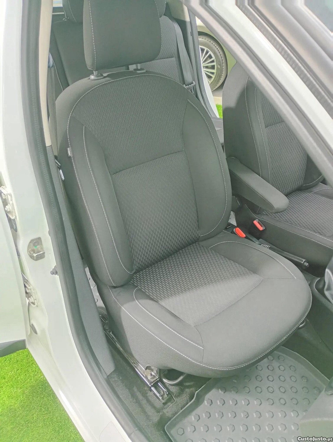 Dacia Logan 0.9 TCe Comfort Bi-Fuel — fotografia 3