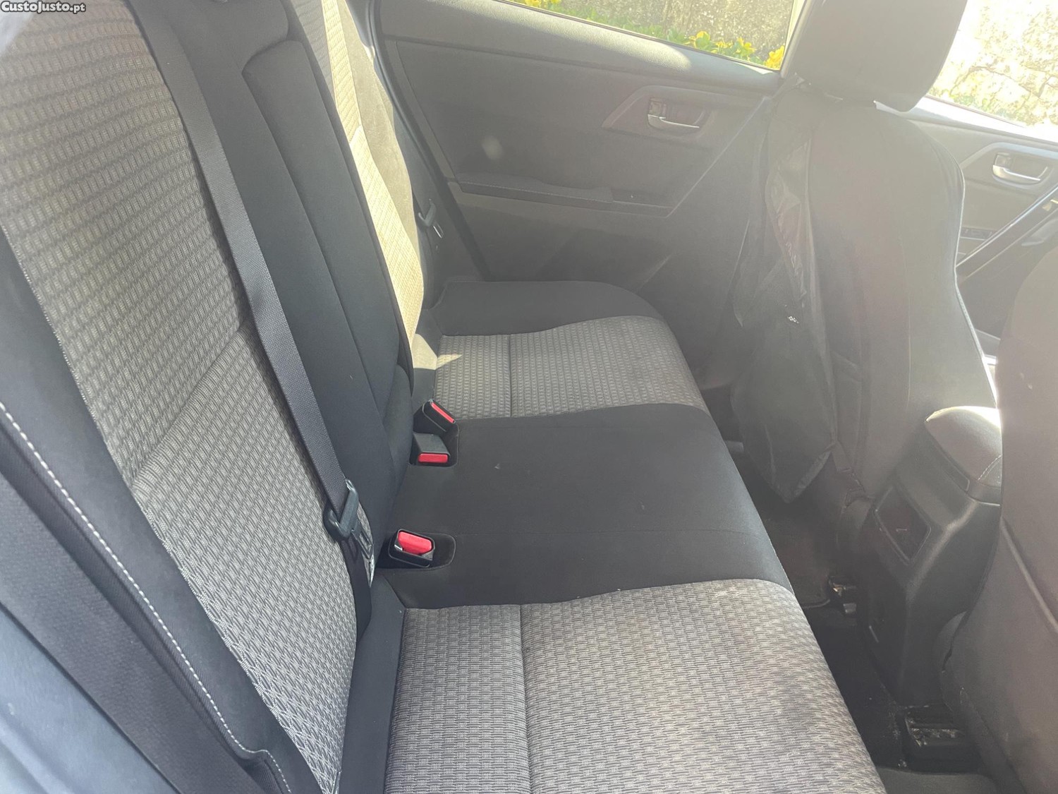 Toyota Auris Touring Sports 1.8 HSD Comfort +P.Techno+P.Sport — fotografia 2