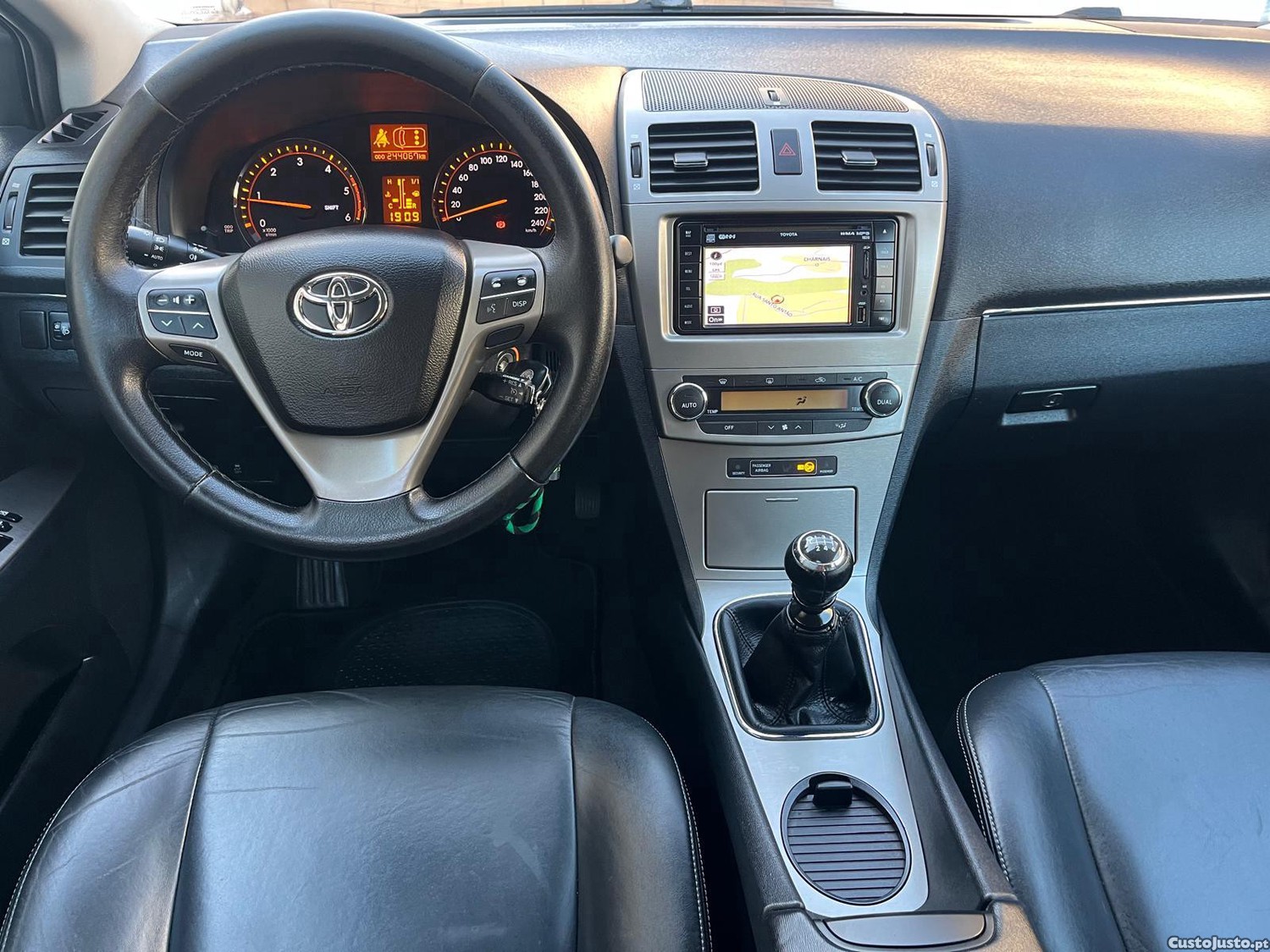Toyota Avensis SW 2.0 D4D Exclusive — fotografia 2