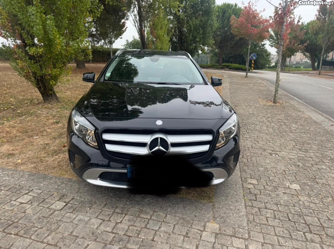 Mercedes-Benz GLA 180 Urban — fotografia 9