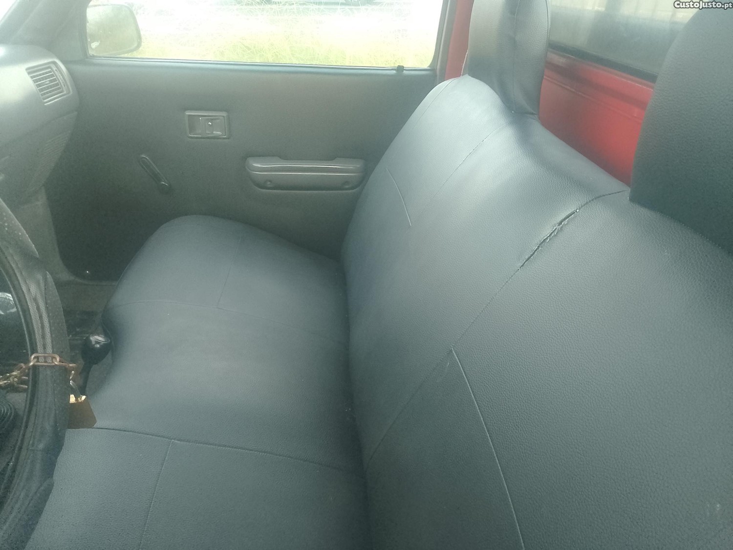 Toyota Hilux 4x4 — photo 2